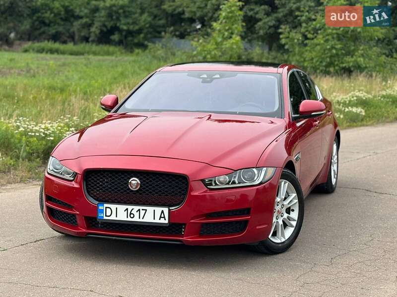 Седан Jaguar XE 2016 в Переяславі