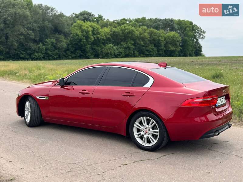 Седан Jaguar XE 2016 в Переяславі