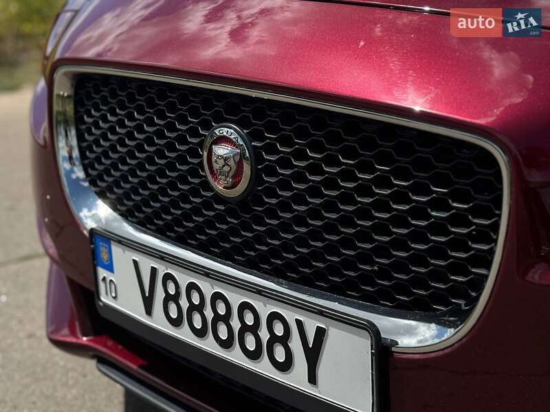 Седан Jaguar XE 2016 в Переяславе