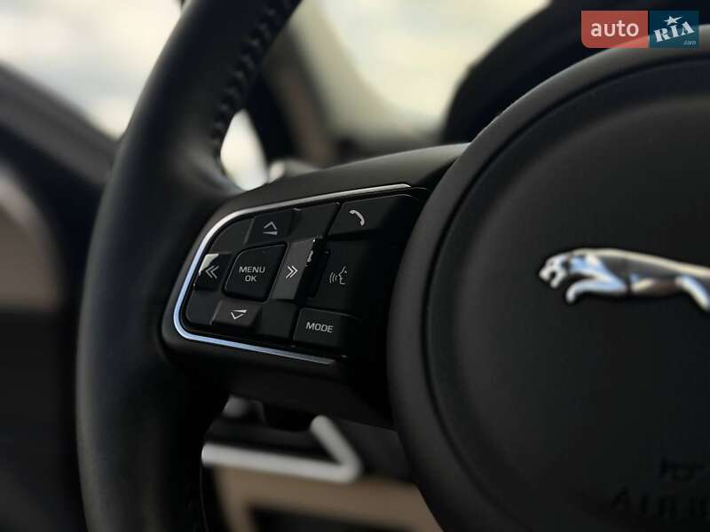 Седан Jaguar XE 2016 в Переяславе