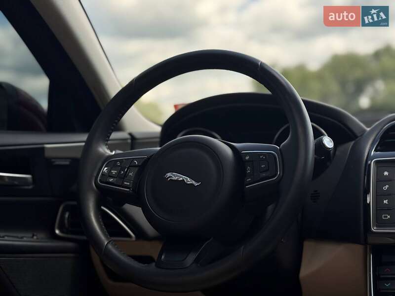 Седан Jaguar XE 2016 в Переяславе