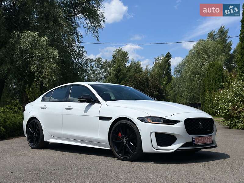 Седан Jaguar XE 2024 в 