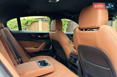 Седан Jaguar XE 2024 в 