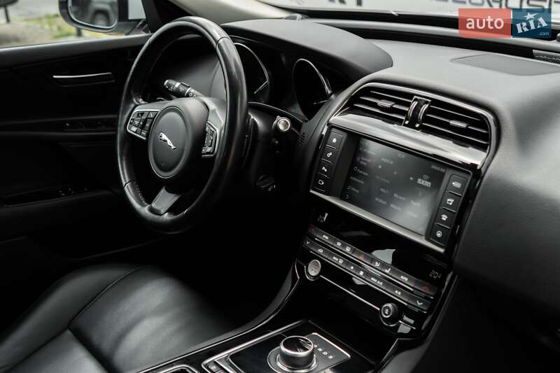Седан Jaguar XE 2018 в Киеве