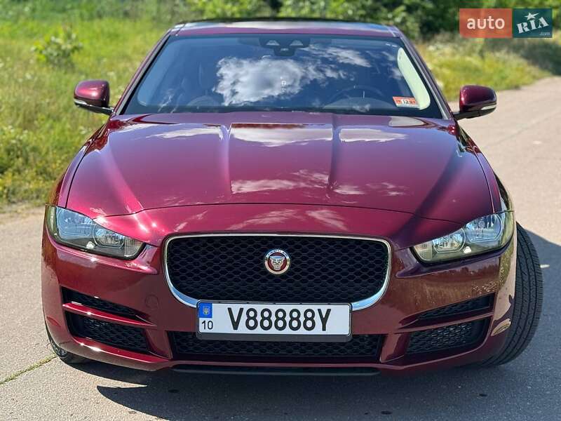 Седан Jaguar XE 2016 в Переяславе