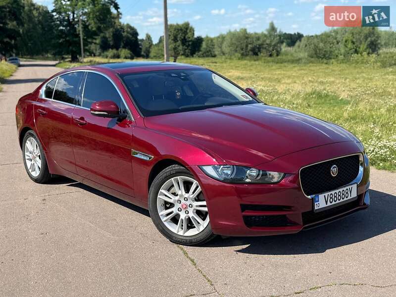 Седан Jaguar XE 2016 в Переяславе