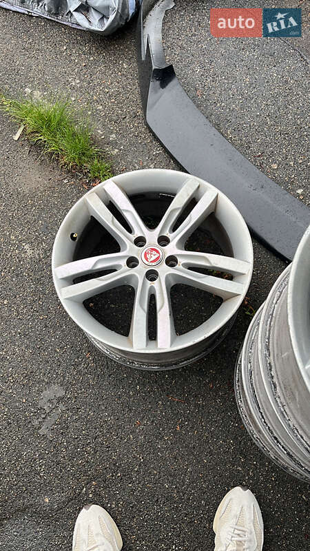 Седан Jaguar XE 2016 в Киеве фото 100 Седан Jaguar XE 2016 в Киеве