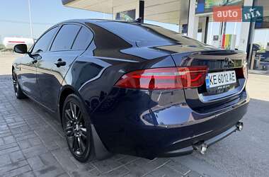 Седан Jaguar XE 2015 в 