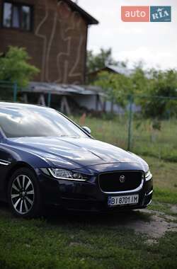 Седан Jaguar XE 2015 в Миргороді