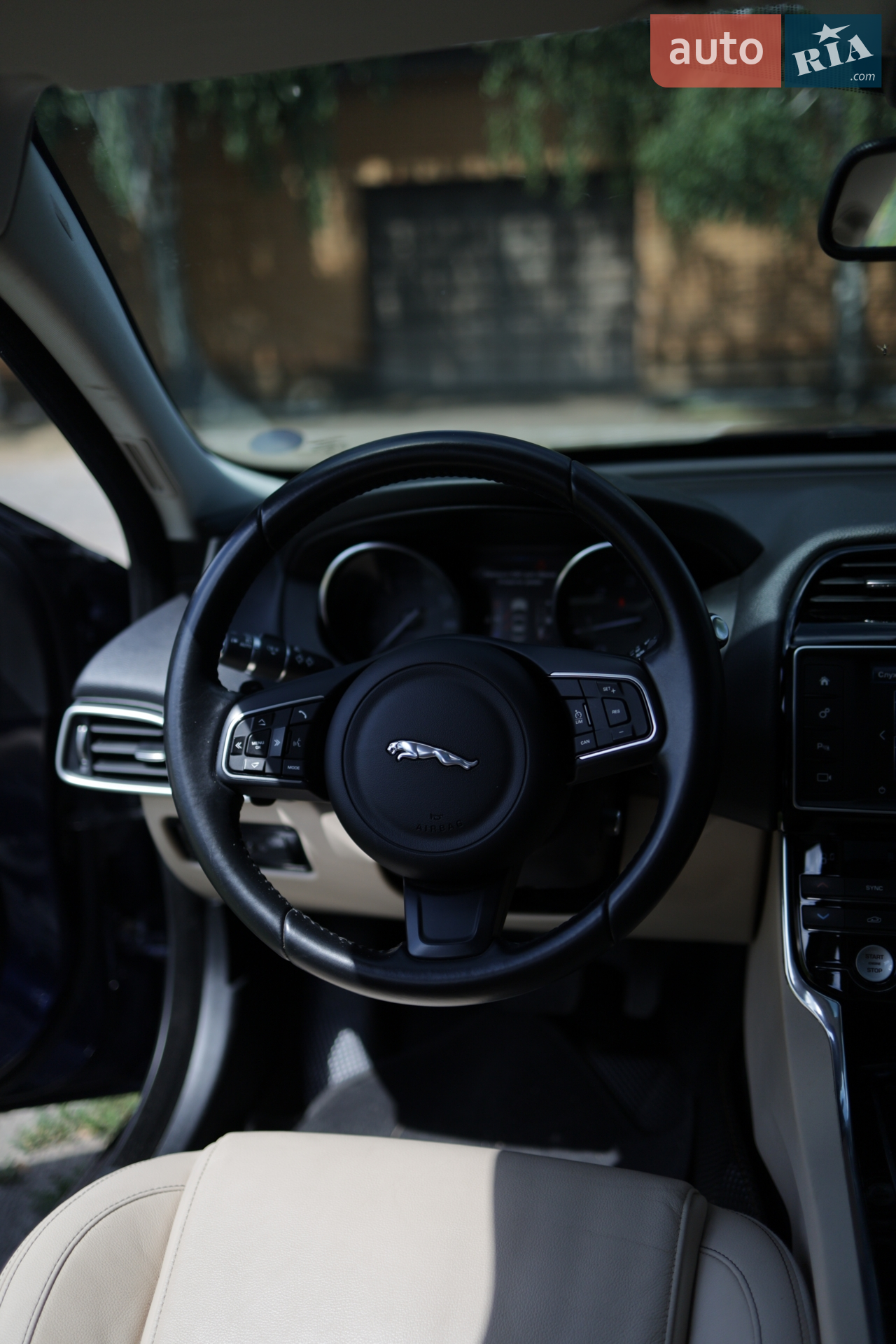 2015 Jaguar XE - мініатюра 6