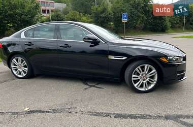 Седан Jaguar XE 2019 в 