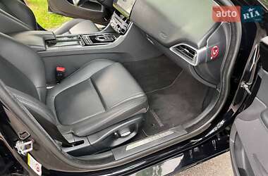 Седан Jaguar XE 2019 в 