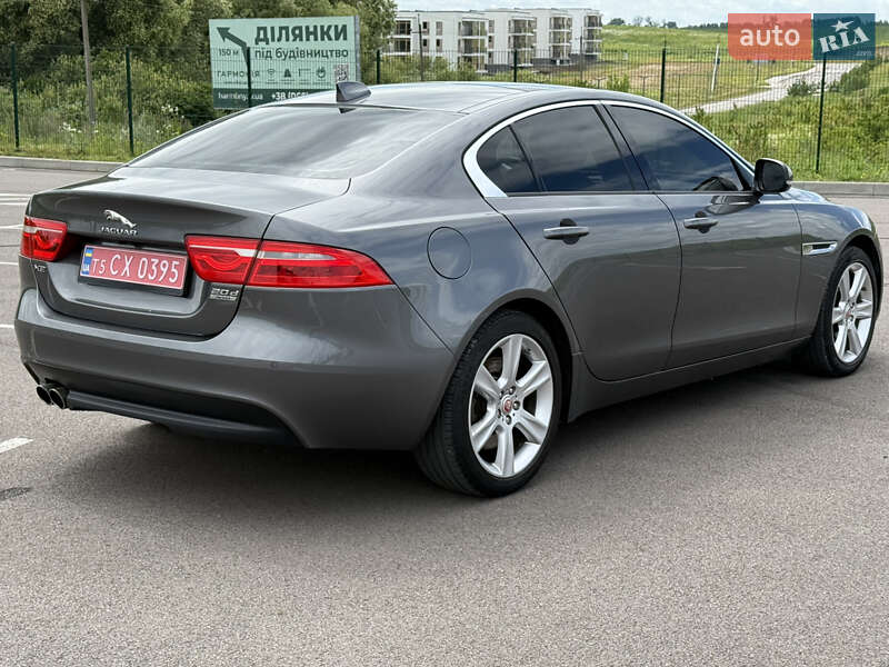 Седан Jaguar XE 2017 в Вараше