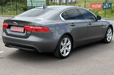 Седан Jaguar XE 2017 в 
