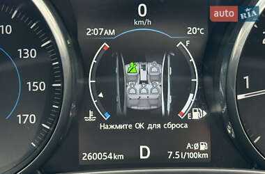 Седан Jaguar XE 2017 в 