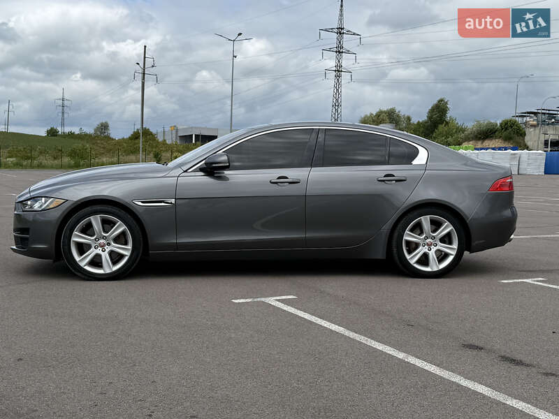 Седан Jaguar XE 2017 в Вараше