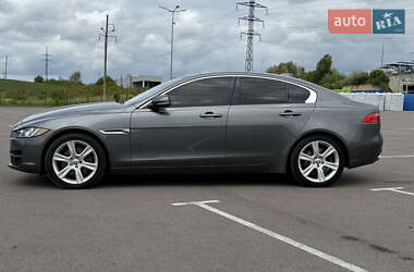 Седан Jaguar XE 2017 в 