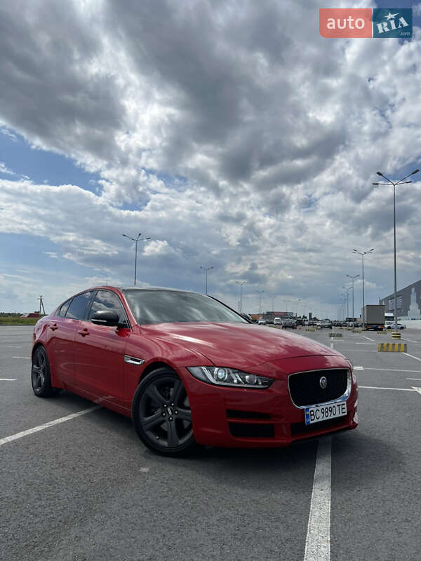 Jaguar XE 2018