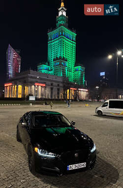 Седан Jaguar XE 2018 в 