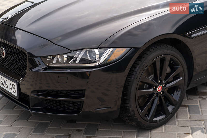 Седан Jaguar XE 2016 в Киеве