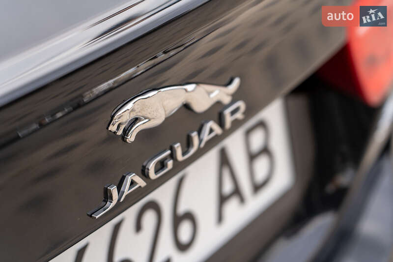 Седан Jaguar XE 2016 в Киеве