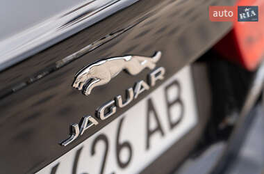 Седан Jaguar XE 2016 в 