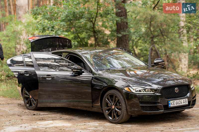 Седан Jaguar XE 2016 в Киеве