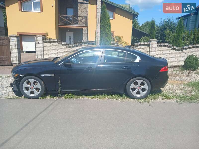 Седан Jaguar XE 2017 в Ивано-Франковске