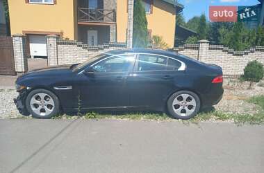 Седан Jaguar XE 2017 в 