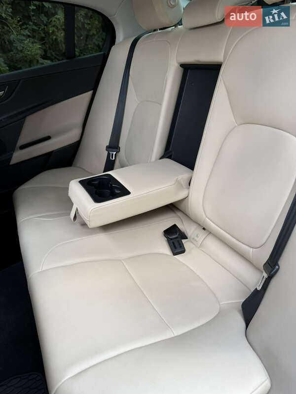 Седан Jaguar XE 2017 в Киеве фото 15 Седан Jaguar XE 2017 в Киеве