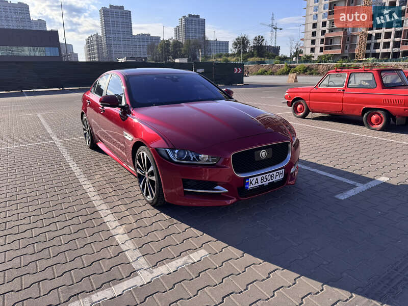 Седан Jaguar XE 2016 в Киеве