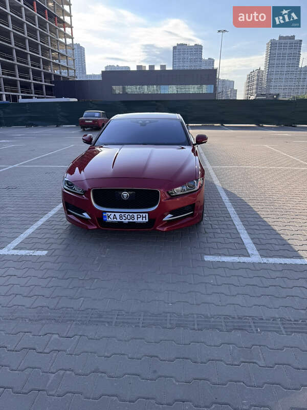 Седан Jaguar XE 2016 в Киеве