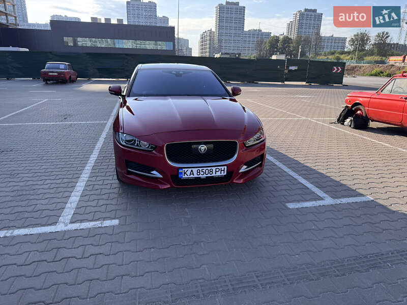Седан Jaguar XE 2016 в Киеве