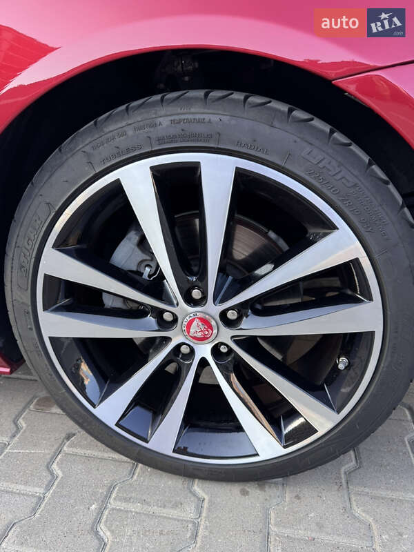 Седан Jaguar XE 2016 в Киеве