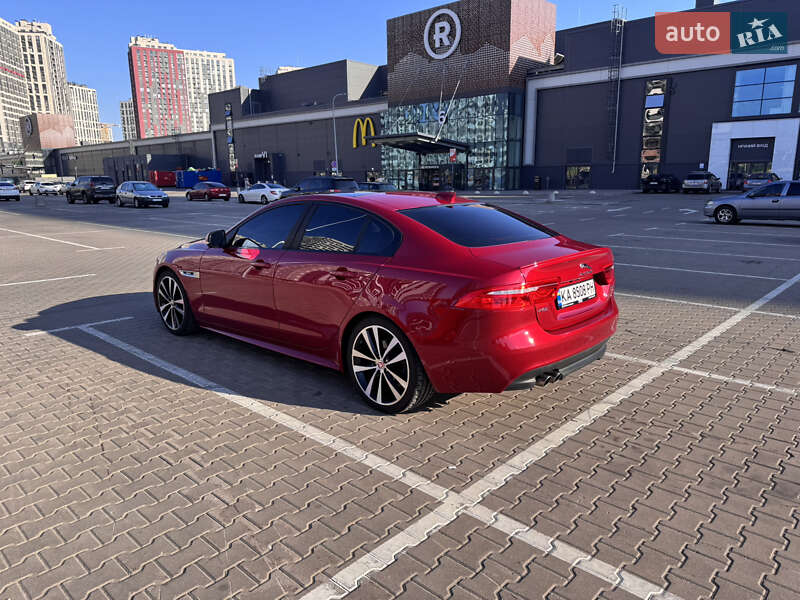 Седан Jaguar XE 2016 в Киеве