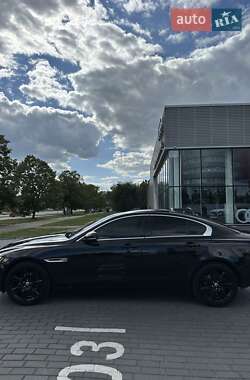 Седан Jaguar XE 2017 в 