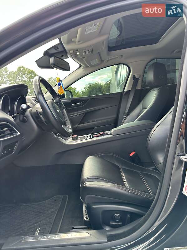 Седан Jaguar XE 2017 в Киеве фото 26 Седан Jaguar XE 2017 в Киеве