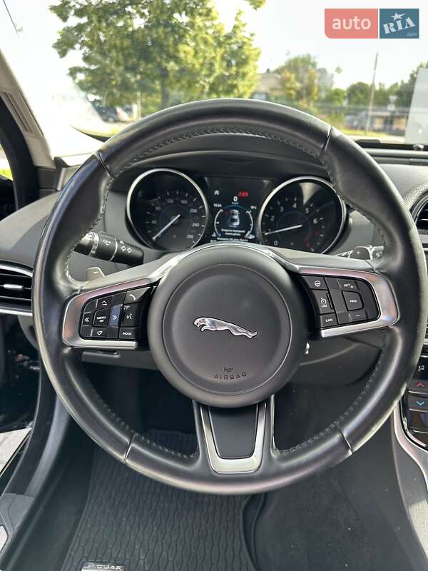 Седан Jaguar XE 2017 в Киеве фото 29 Седан Jaguar XE 2017 в Киеве