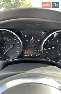 Седан Jaguar XE 2017 в 