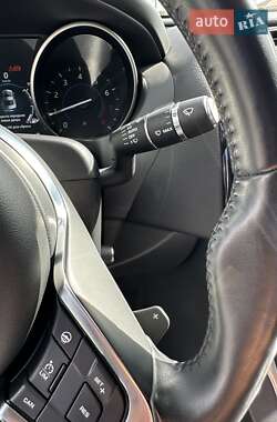 Седан Jaguar XE 2017 в 