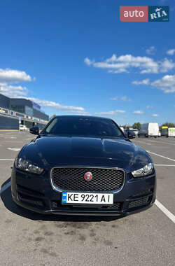 Седан Jaguar XE 2017 в 