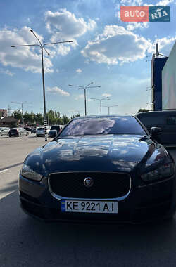 Седан Jaguar XE 2017 в 
