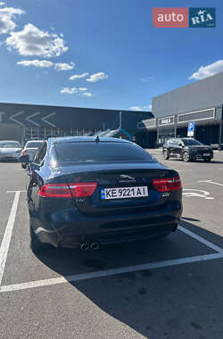 Седан Jaguar XE 2017 в 