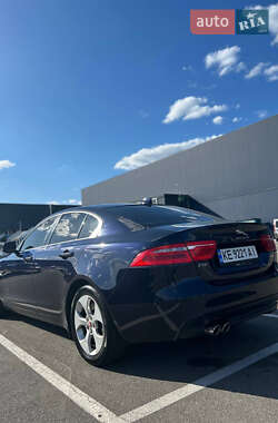 Седан Jaguar XE 2017 в 