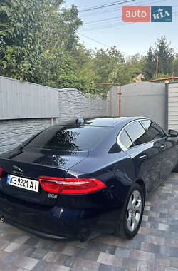 Седан Jaguar XE 2017 в 