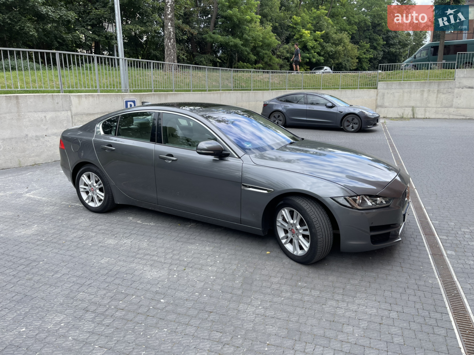 2017 Jaguar XE - мініатюра 11