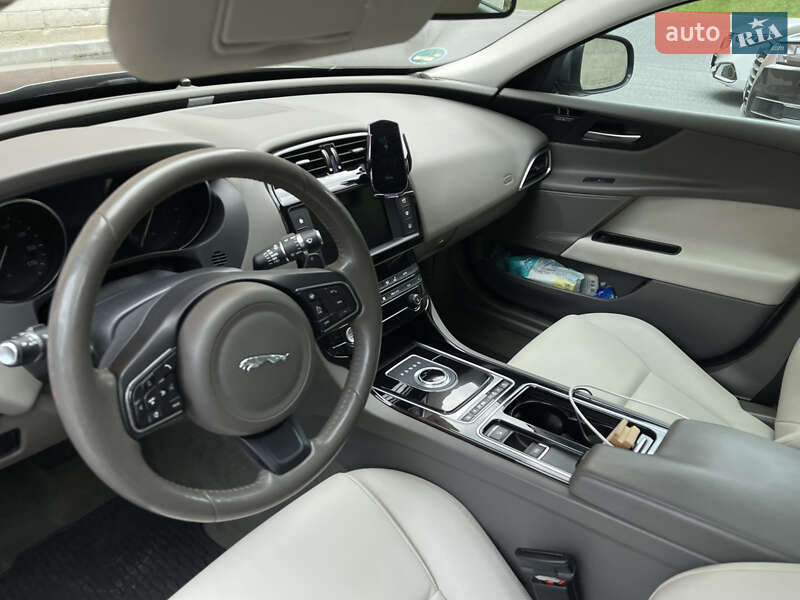 Седан Jaguar XE 2017 в Львове фото 17 Седан Jaguar XE 2017 в Львове