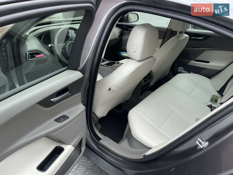 Седан Jaguar XE 2017 в Львове фото 22 Седан Jaguar XE 2017 в Львове