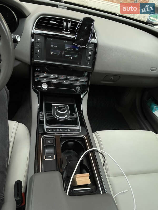 Седан Jaguar XE 2017 в Львове фото 29 Седан Jaguar XE 2017 в Львове