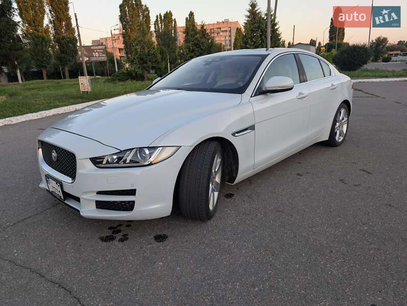Седан Jaguar XE 2016 в Кременчуге